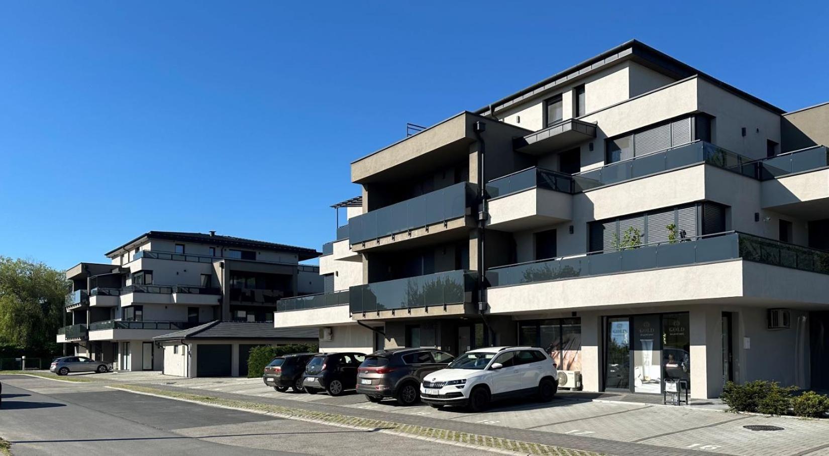 Marina Apartment By Dora Keszthely Exterior foto