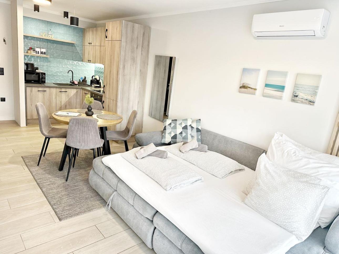 Marina Apartment By Dora Keszthely Exterior foto